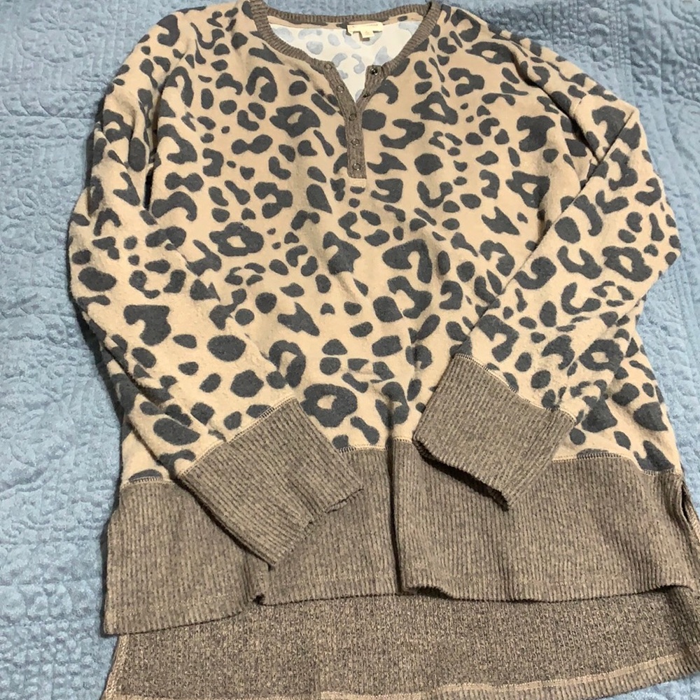Hem & Thread Henley style top